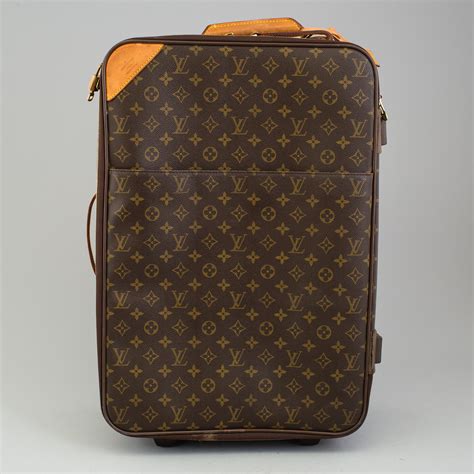 louis vuitton suitcase carry on.